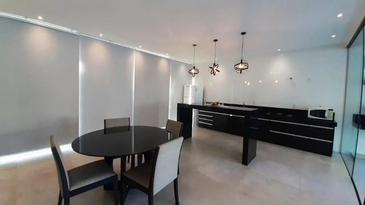 Dom wakacyjny Casa Em Taperapuan Com 3 Suites E Hidromassagem Porto Seguro Brazylia